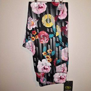 nwt teen girls leggings, black with floral, size XXL(18), - athletic works K-174